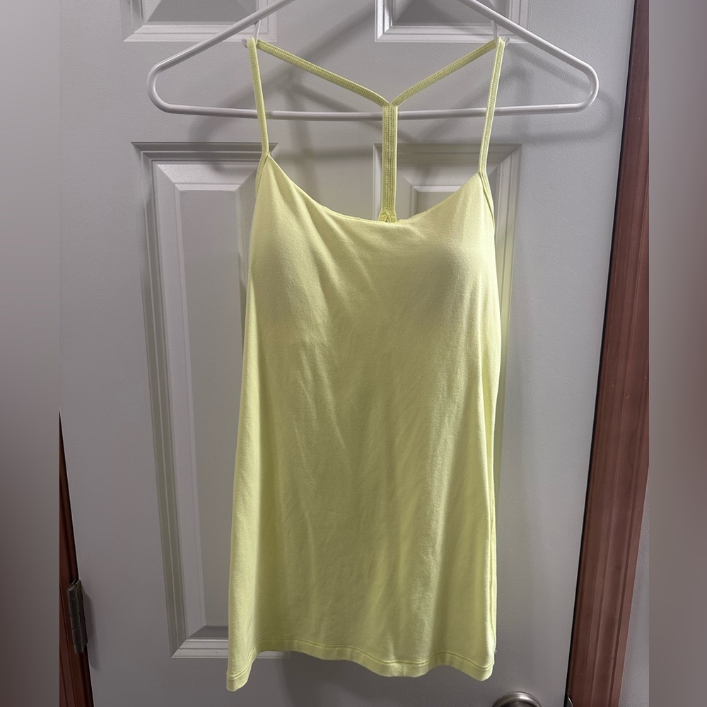 Lululemon tank top with removable cups Size 6